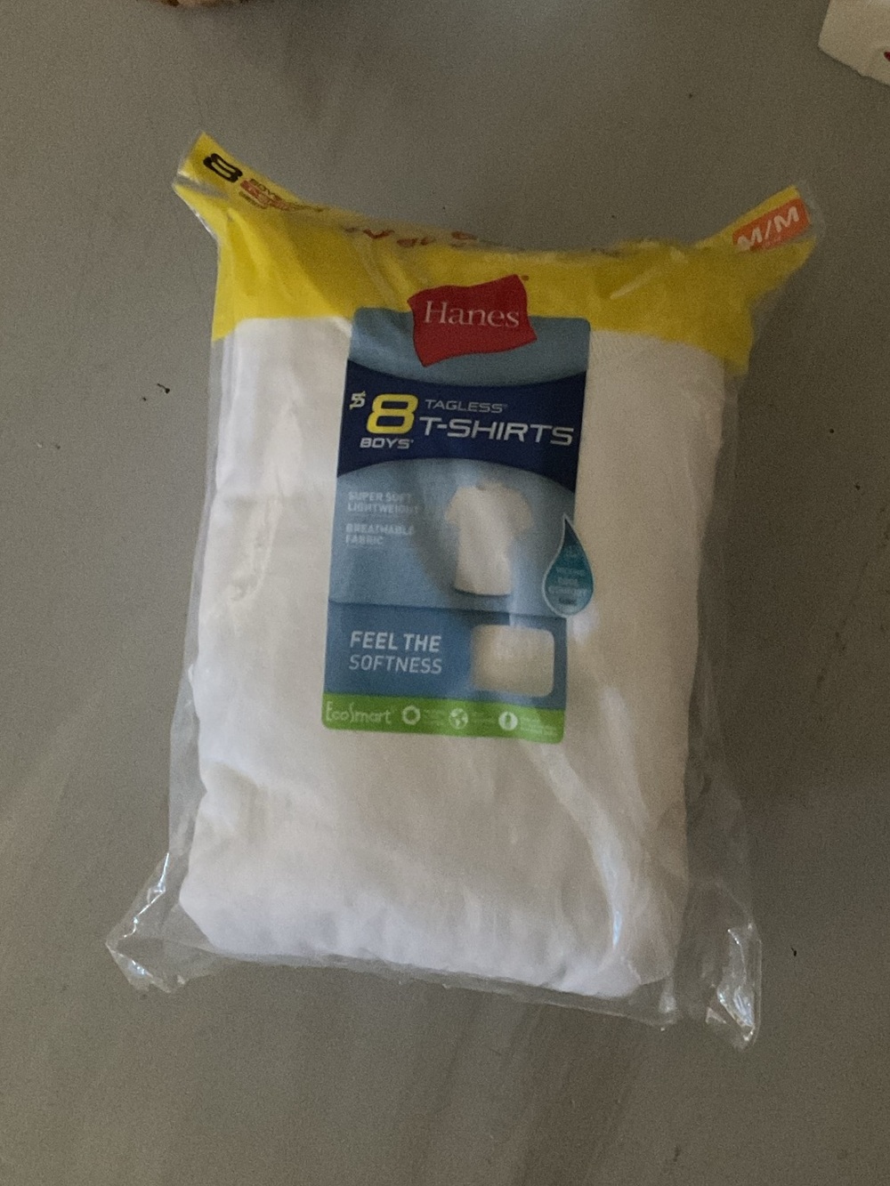 Hanes 8 White tagless tables to shirts size M